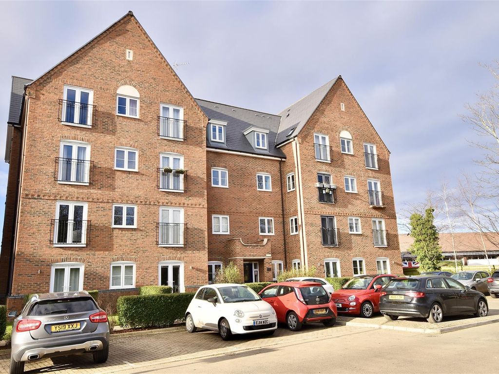 1 bed flat for sale in Leighton Road, Linslade LU7, £166,000