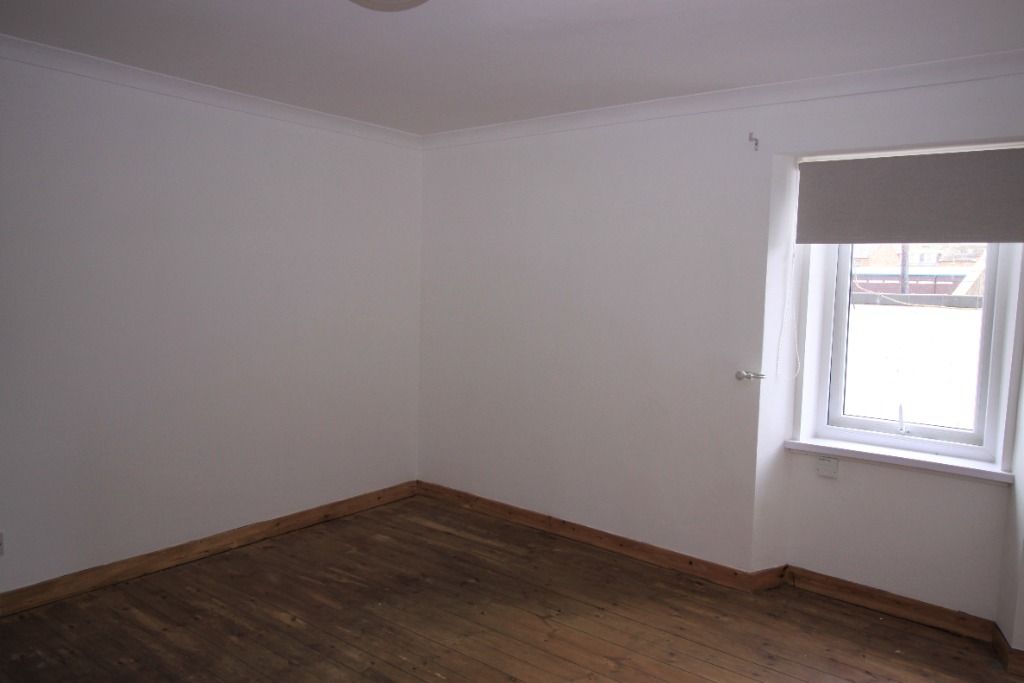3 bed flat to rent in High Street, Arbroath DD11, £725 pcm