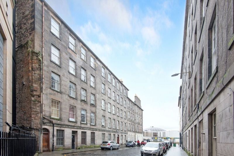 3 bed flat to rent in Brighton Street, Meadows, Edinburgh EH1, £1,850 pcm