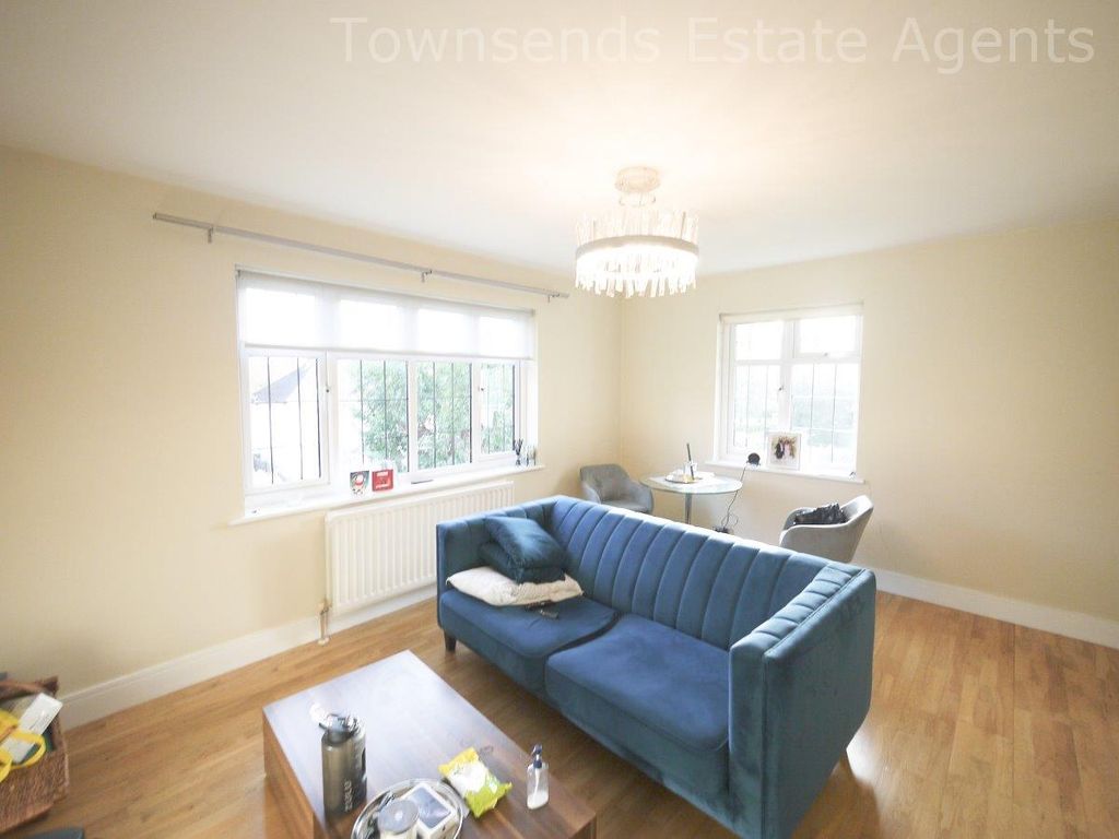 2 bed flat to rent in Cornwall Road, Pinner HA5, £1,795 pcm