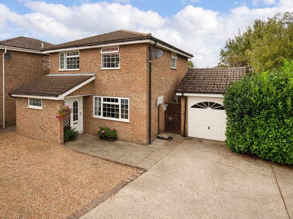 4 bed detached house for sale in Tower Close, Bassingbourn SG8, £475,000