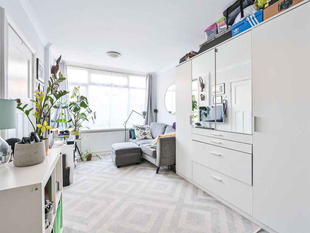 Studio for sale in Larkhall Rise, Clapham Old Town, London SW4, £350,000