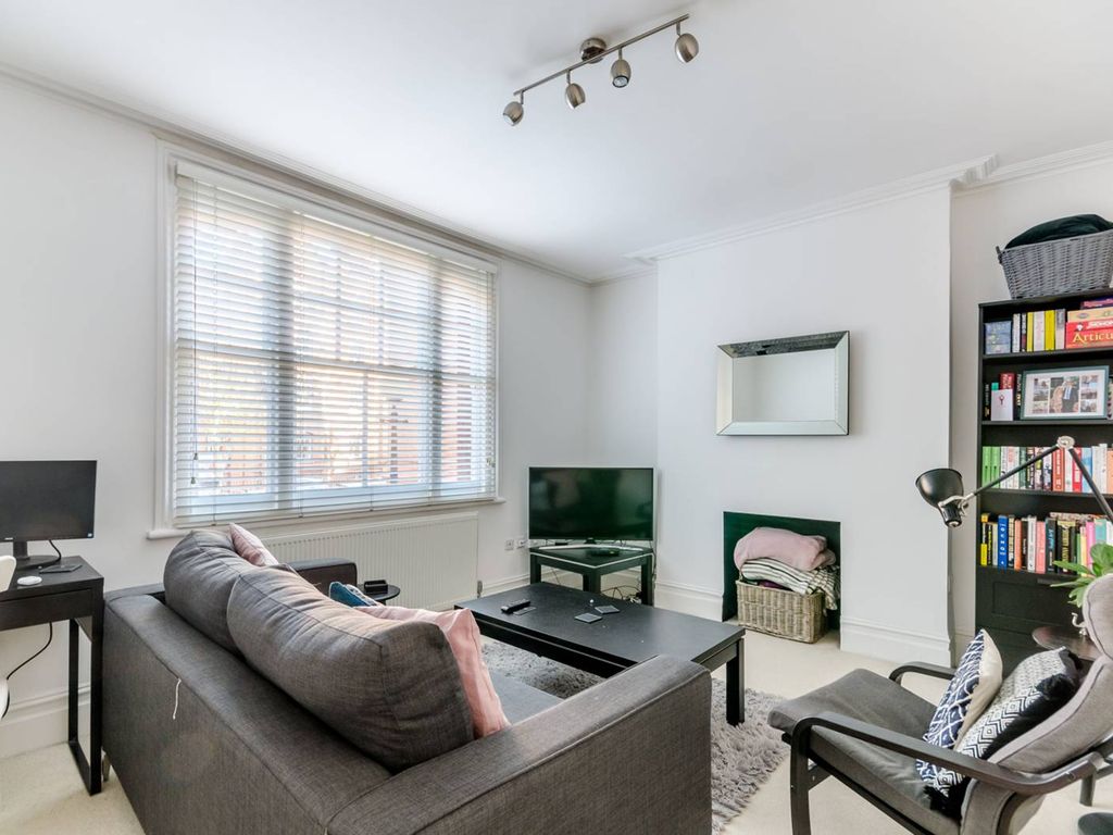 1 bed flat for sale in Queens Club Gardens, Barons Court, London W14, £525,000