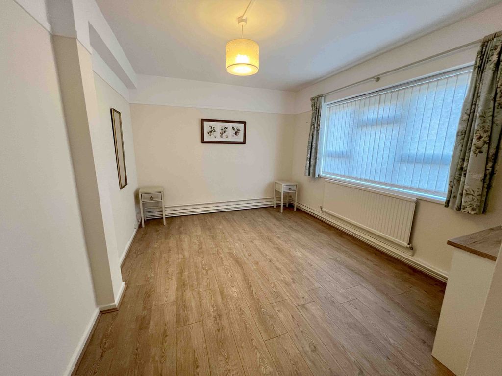1 bed flat to rent in Broadoak Court, Swansea, West Glamorgan SA4, £595 pcm