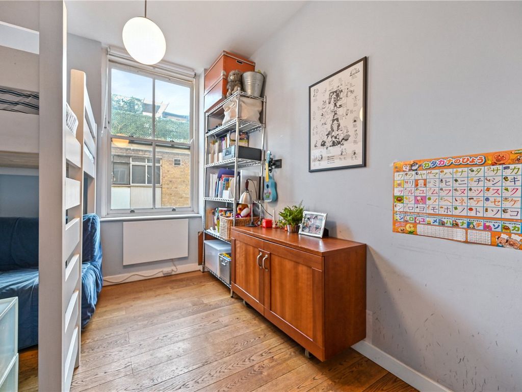 2 bed flat for sale in Theobalds Road, London WC1X, £650,000