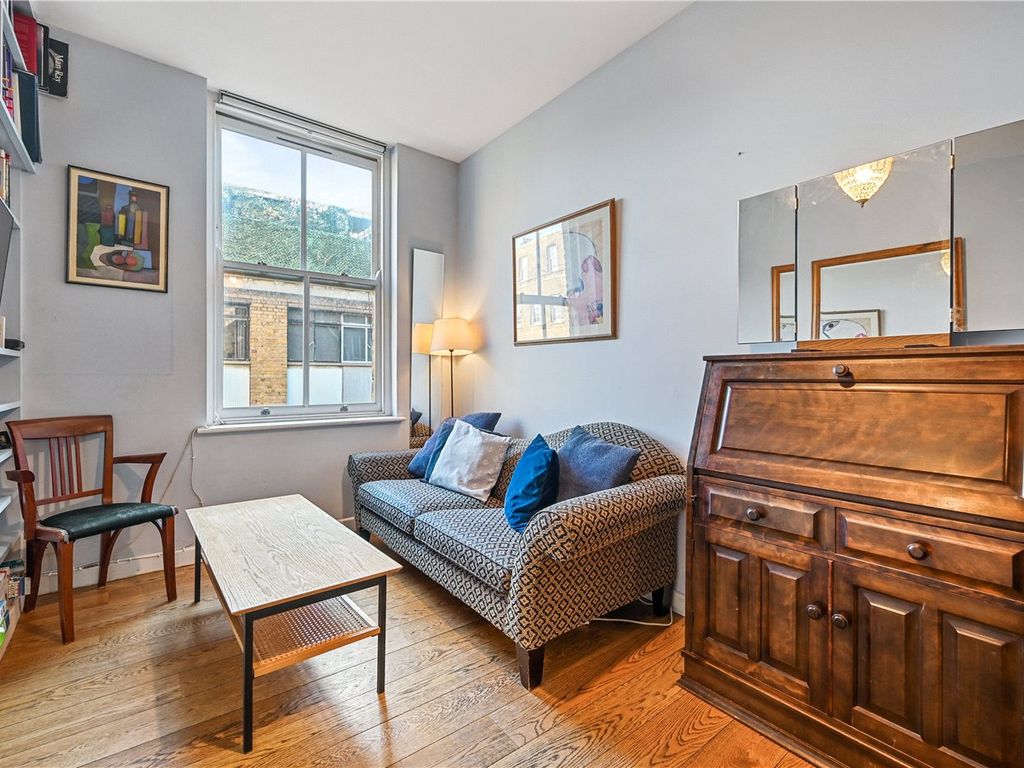 2 bed flat for sale in Theobalds Road, London WC1X, £650,000