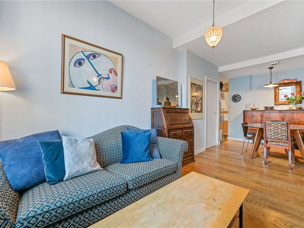 2 bed flat for sale in Theobalds Road, London WC1X, £650,000