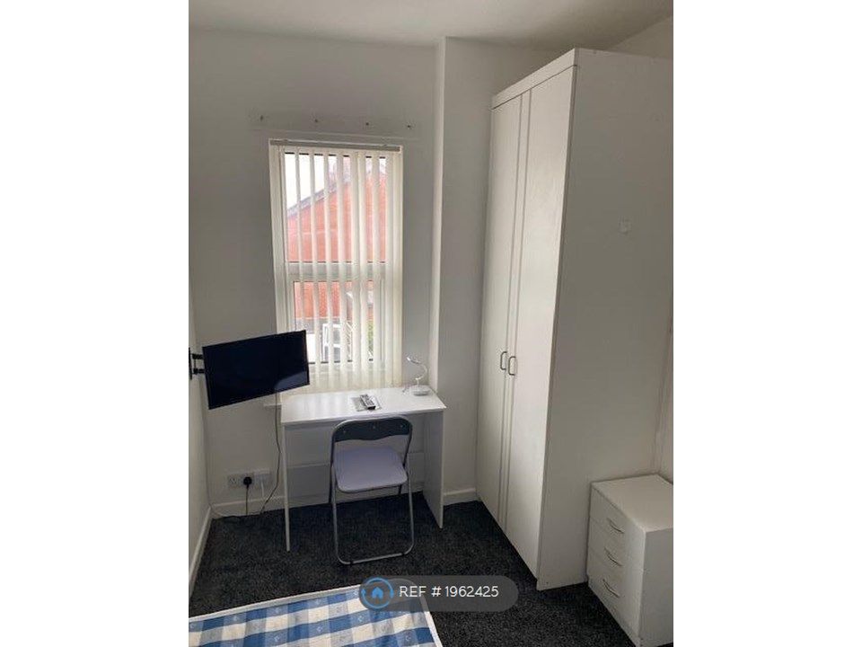 Room to rent in Hardacre Street, Ormskirk L39, £560 pcm