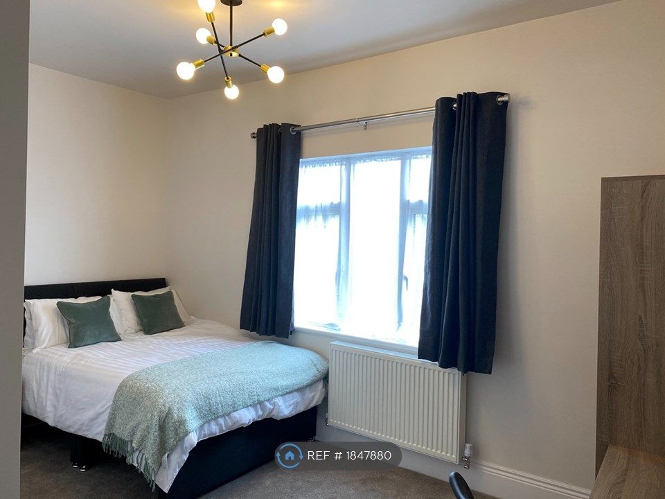 Room to rent in Church Street, Church Gresley, Swadlincote DE11, £595 pcm