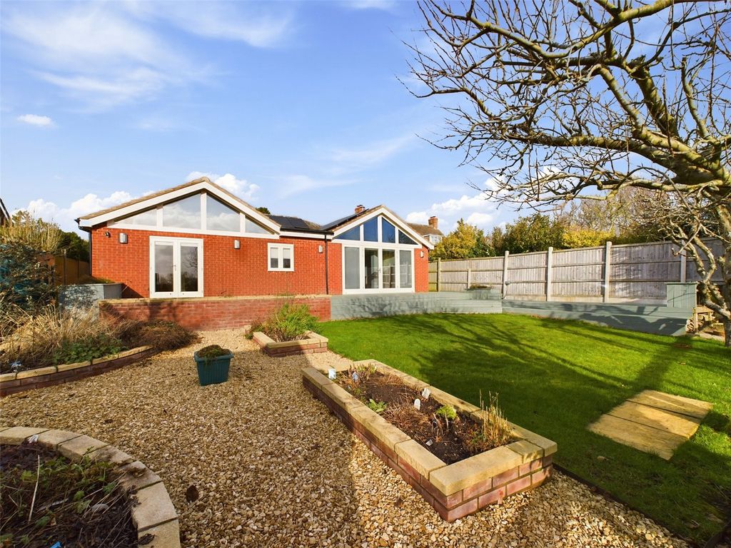 4 bed bungalow for sale in Upton Snodsbury, Worcester, Worcestershire WR7, £595,000