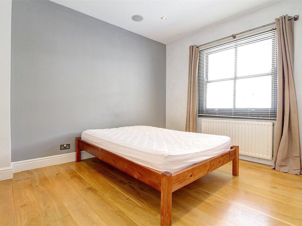 2 bed flat to rent in Cheshire Street, Shoreditch, London E2, £2,600 pcm