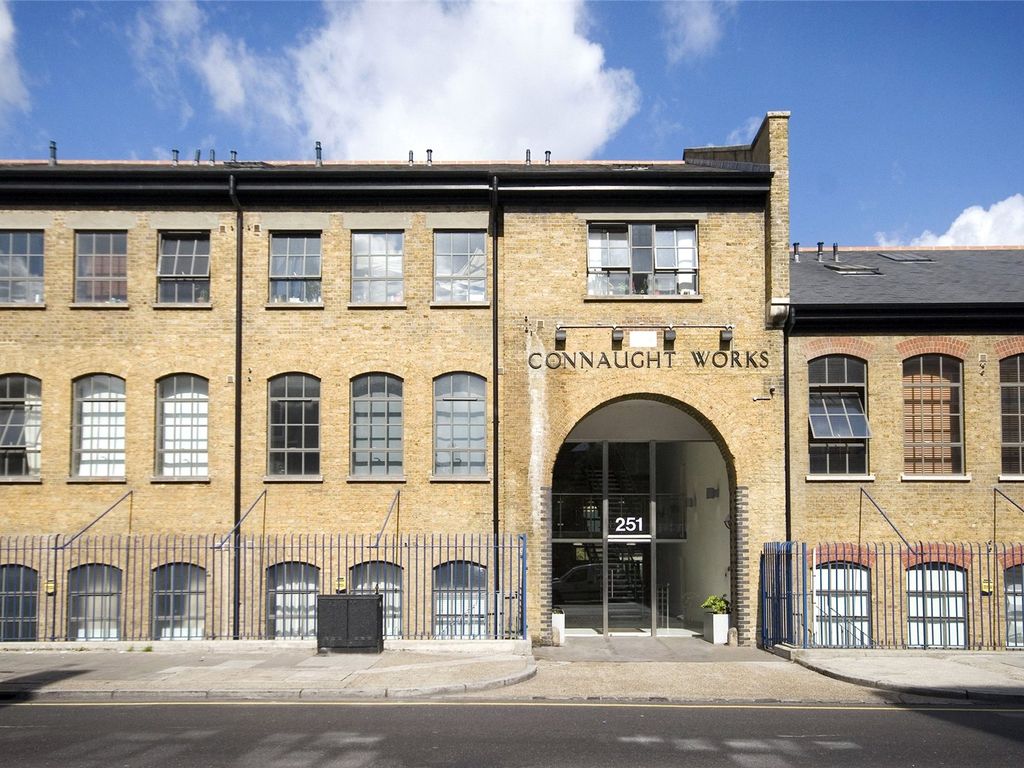 2 bed flat to rent in Connaught Works, Old Ford Road, London E3, £2,850 pcm