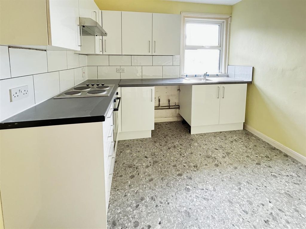 5 bed terraced house for sale in Station Road, Margate CT9, £425,000