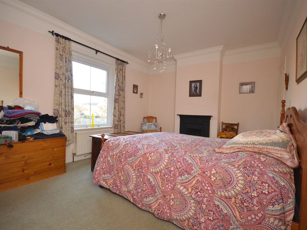 3 bed property for sale in Cressing Road, Braintree CM7, £325,000