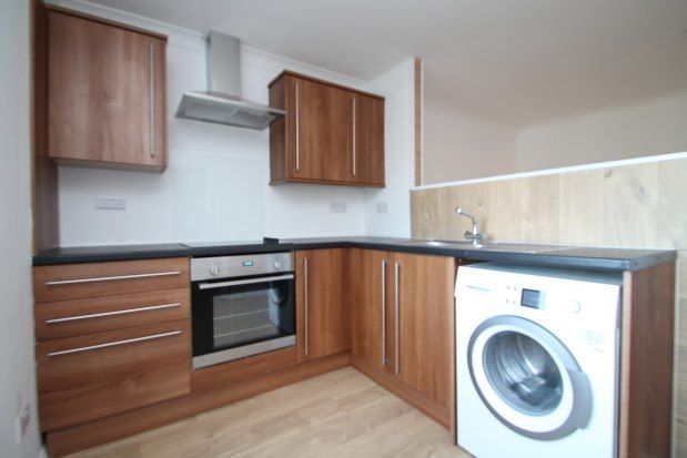 1 bed flat to rent in Fairbairn Close, Purley CR8, £1,175 pcm