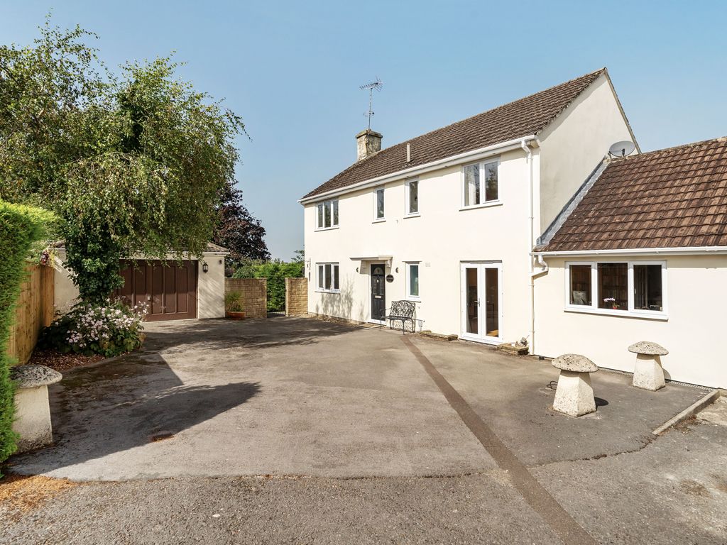 4 bed detached house for sale in Bradenstoke, Wiltshire SN15, £518,000