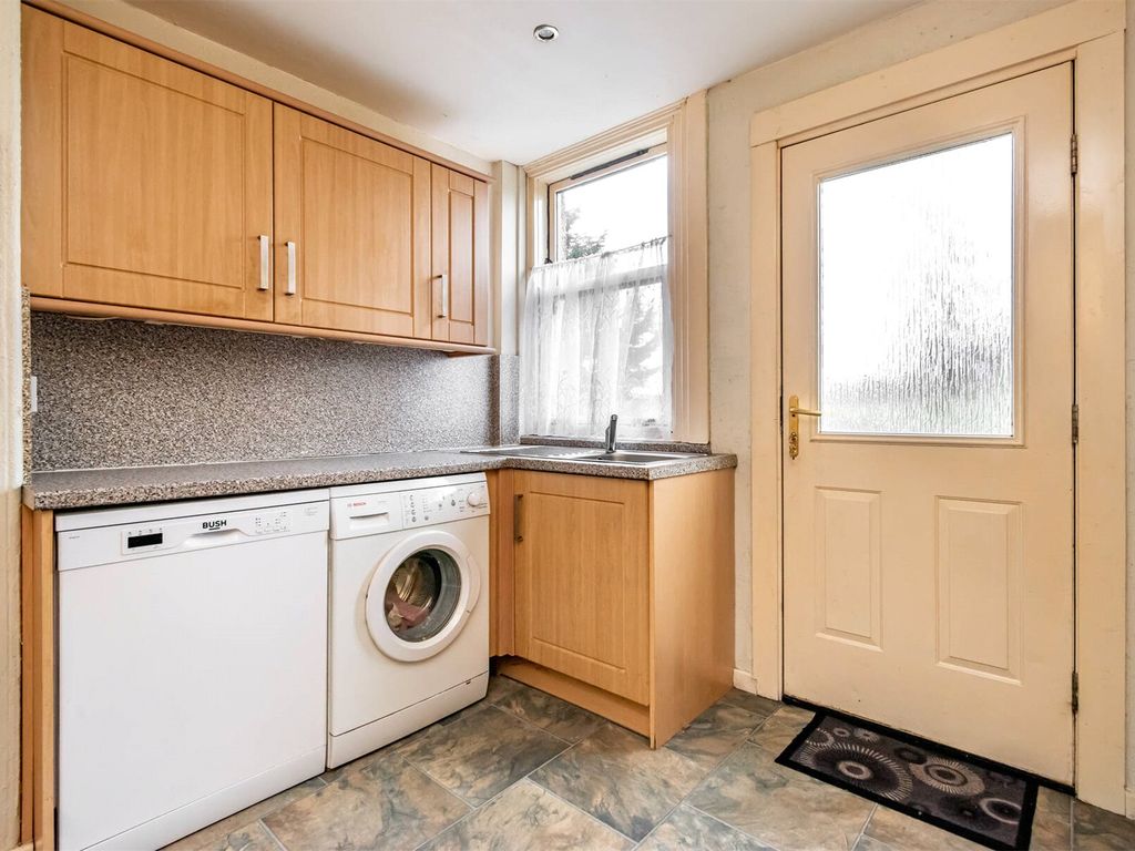 3 bed flat for sale in The Crescent, Gowkshill, Gorebridge EH23, £140,000