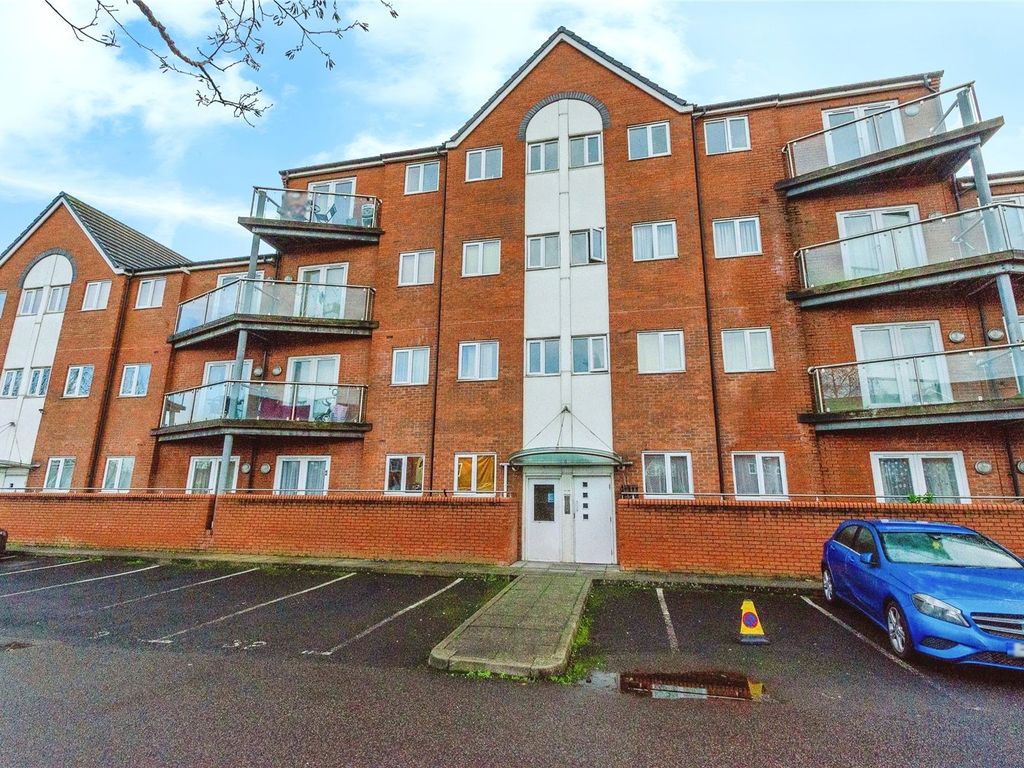 1 bed flat for sale in Waterfront Way, Walsall WS2, £90,000