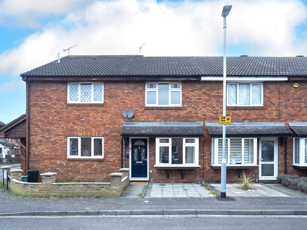 2 bed terraced house for sale in Hambledon Close, Hillingdon, Uxbridge UB8, £395,000