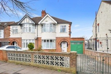 3 bed semi-detached house for sale in Elstow Road, Bedford MK42, £325,000