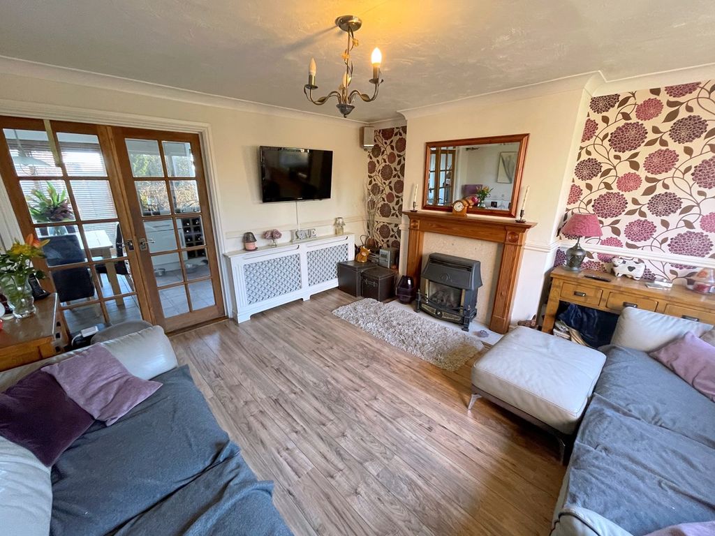 4 bed semi-detached house for sale in Bridgeside, Stretton, Burton-On-Trent DE13, £260,000