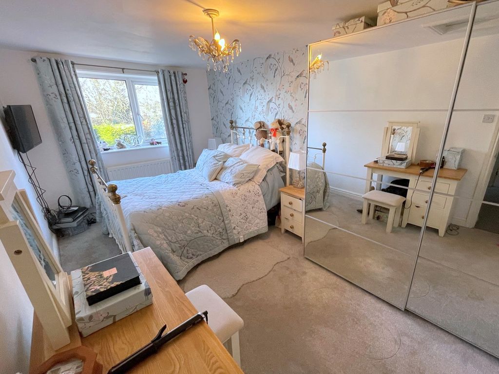 4 bed semi-detached house for sale in Bridgeside, Stretton, Burton-On-Trent DE13, £260,000