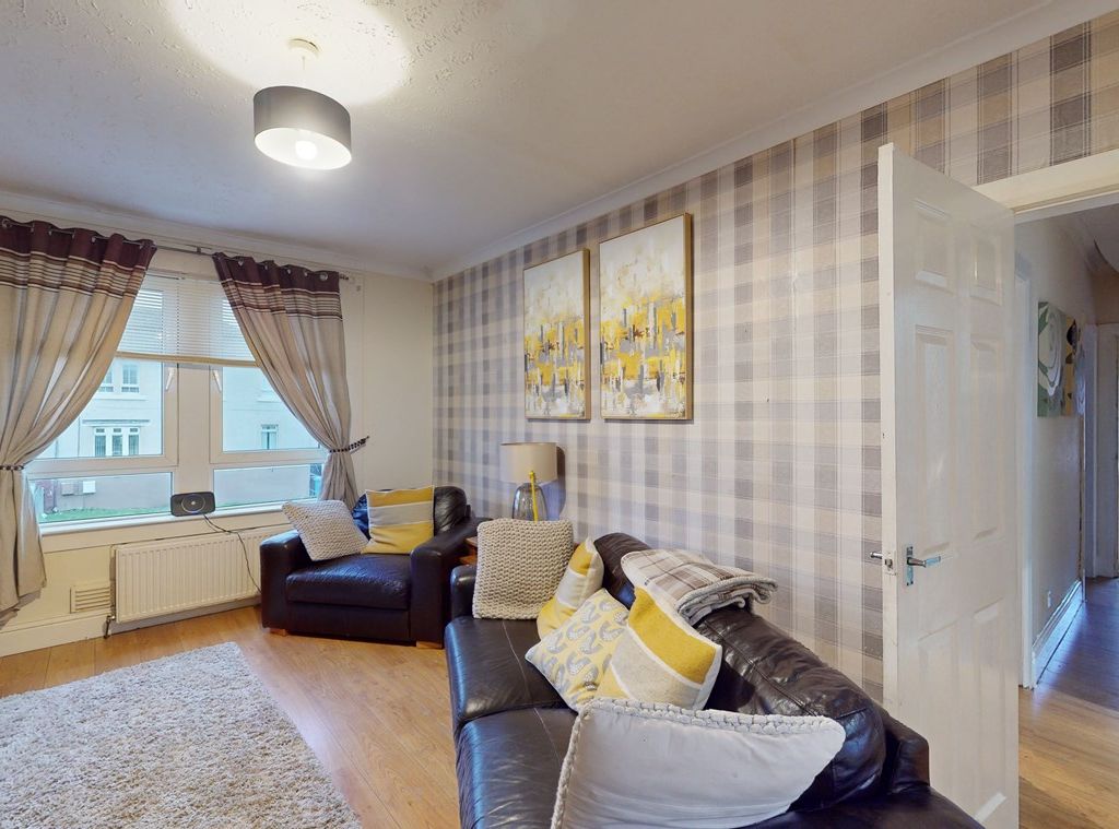 3 bed flat for sale in Reid Street, Airdrie ML6, £79,995