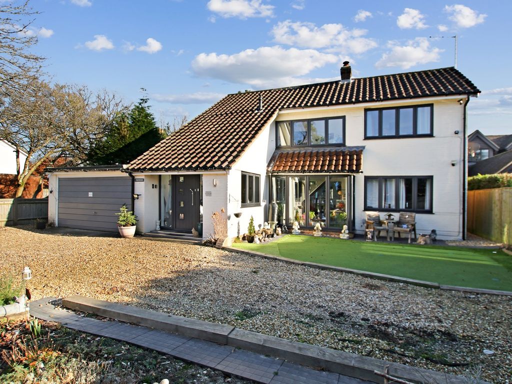 4 bed detached house for sale in Rowplatt Lane, Felbridge RH19, £800,000