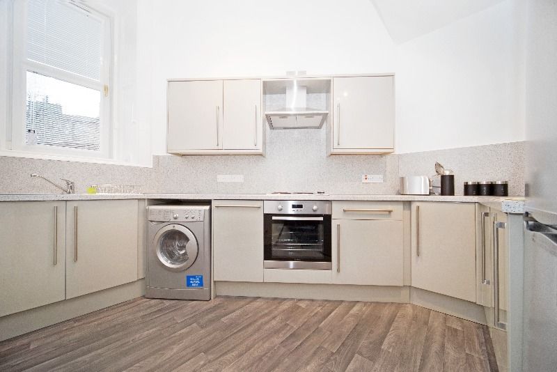 3 bed flat to rent in Spittalfield Crescent, Newington, Edinburgh EH8, £2,290 pcm