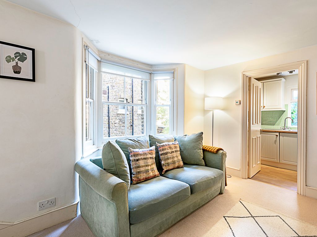 2 bed flat to rent in Flat, Warriner Gardens, Battersea, London SW11, £4,000 pcm