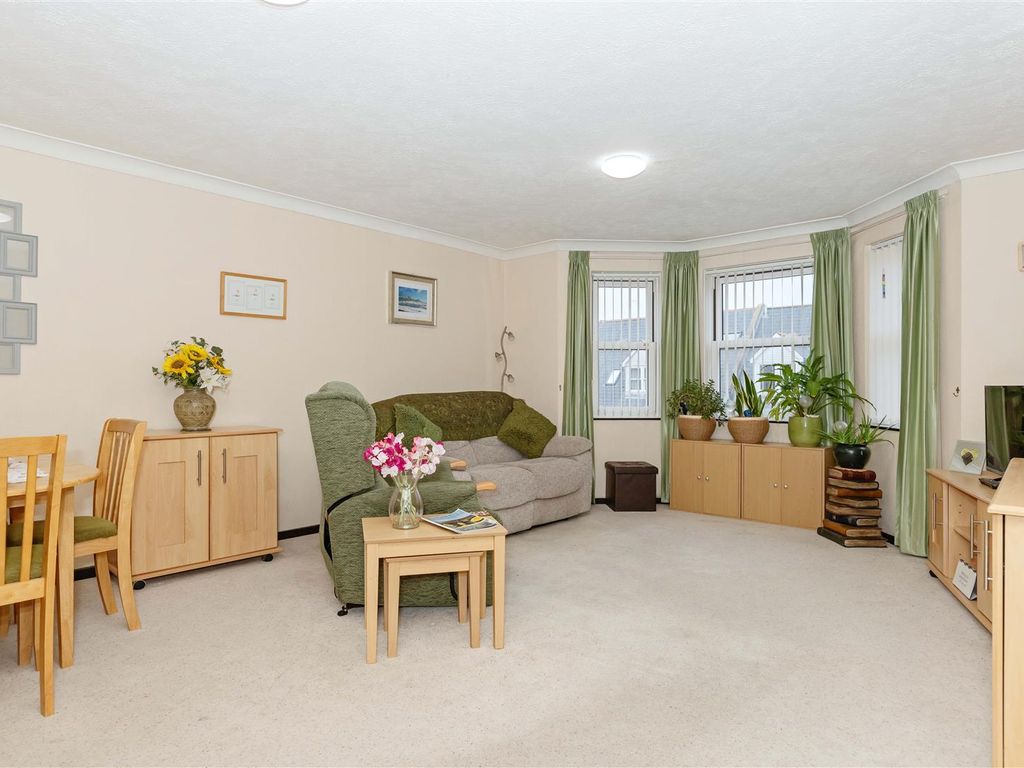 1 bed flat for sale in Western Place, Worthing BN11, £160,000
