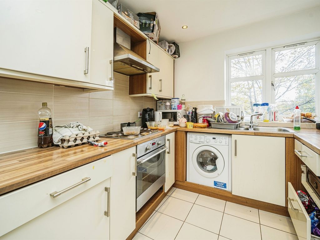 2 bed flat for sale in Tempest Street, City Centre, Wolverhampton WV2, £125,000