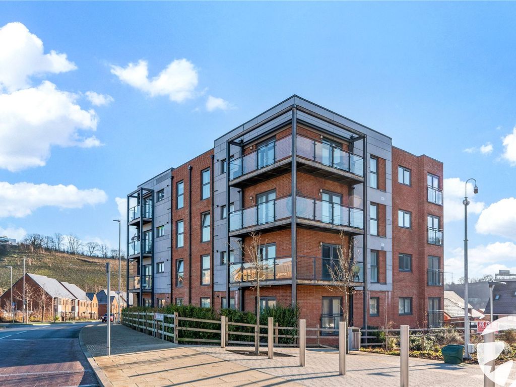 1 bed flat for sale in Eyres Drive, Castle Hill, Ebbsfleet Valley, Swanscombe DA10, £240,000