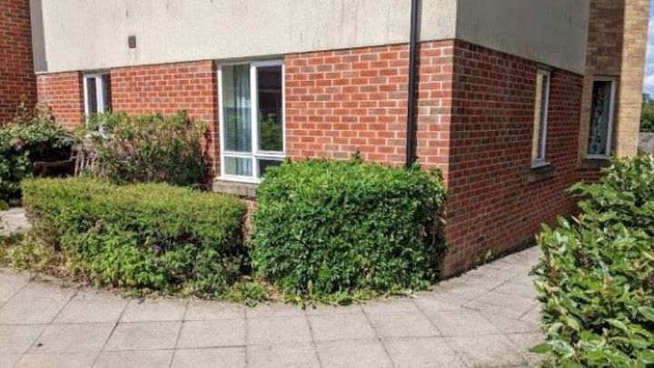2 bed flat for sale in 7 Meadow Court, Pewsey SN9, £120,000
