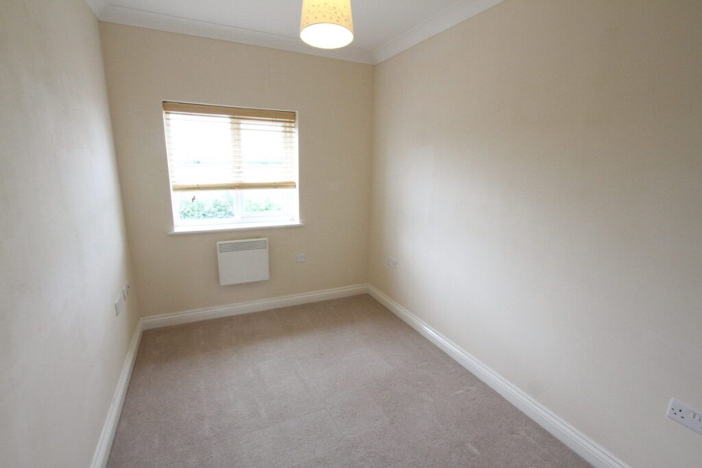 3 bed end terrace house to rent in Pinson Close, Little Bourton, Oxon OX17, £1,350 pcm