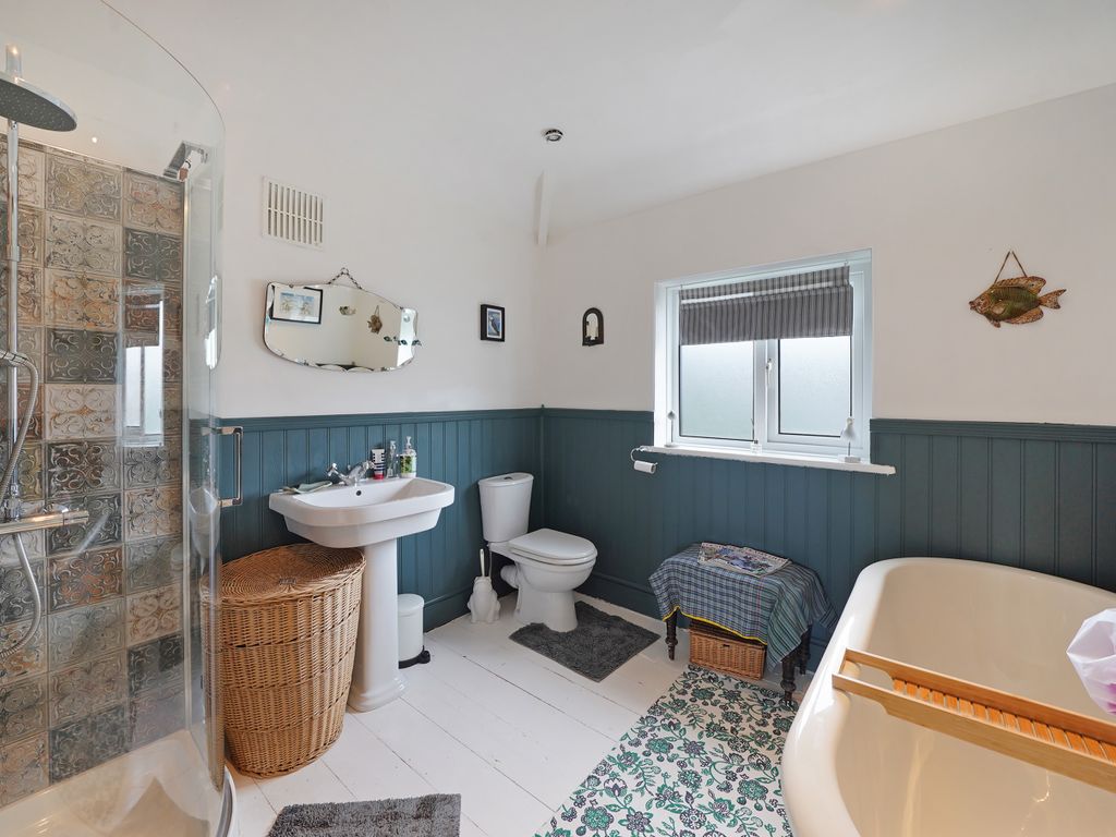 2 bed end terrace house for sale in Chapel Fields, South Brent TQ10, £265,000