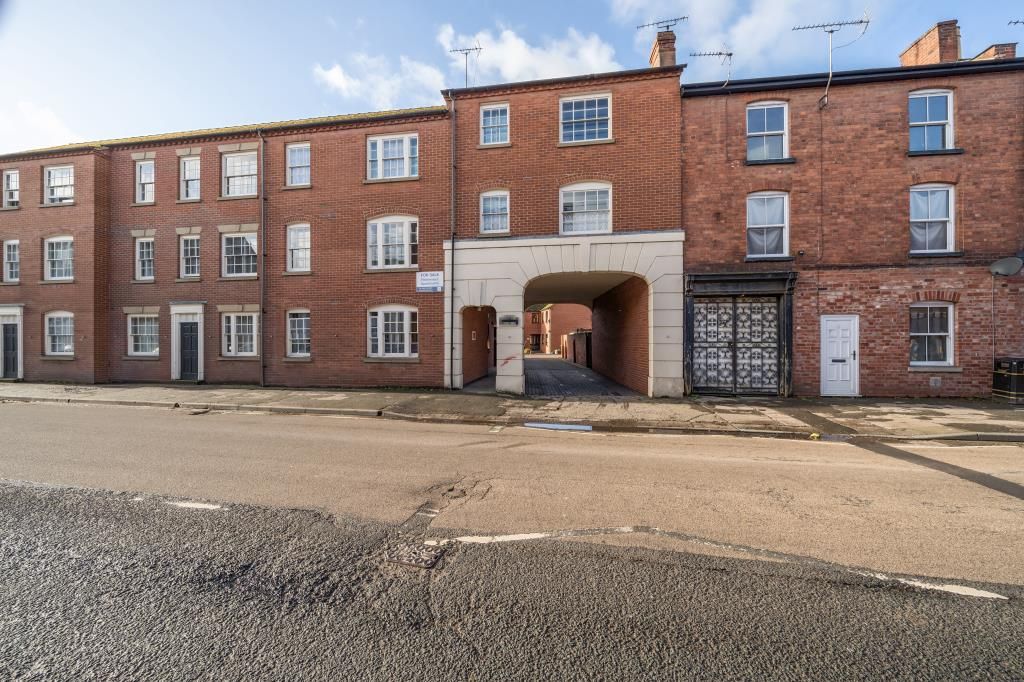 1 bed flat for sale in Leominster, Herefordshire HR6, £65,000