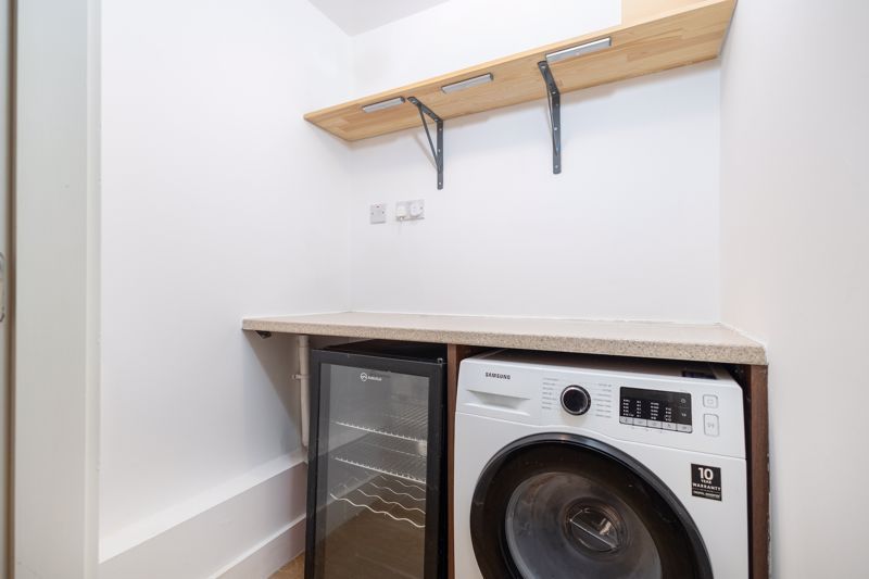 2 bed flat for sale in Haggs Gate, Glasgow G41, £235,000