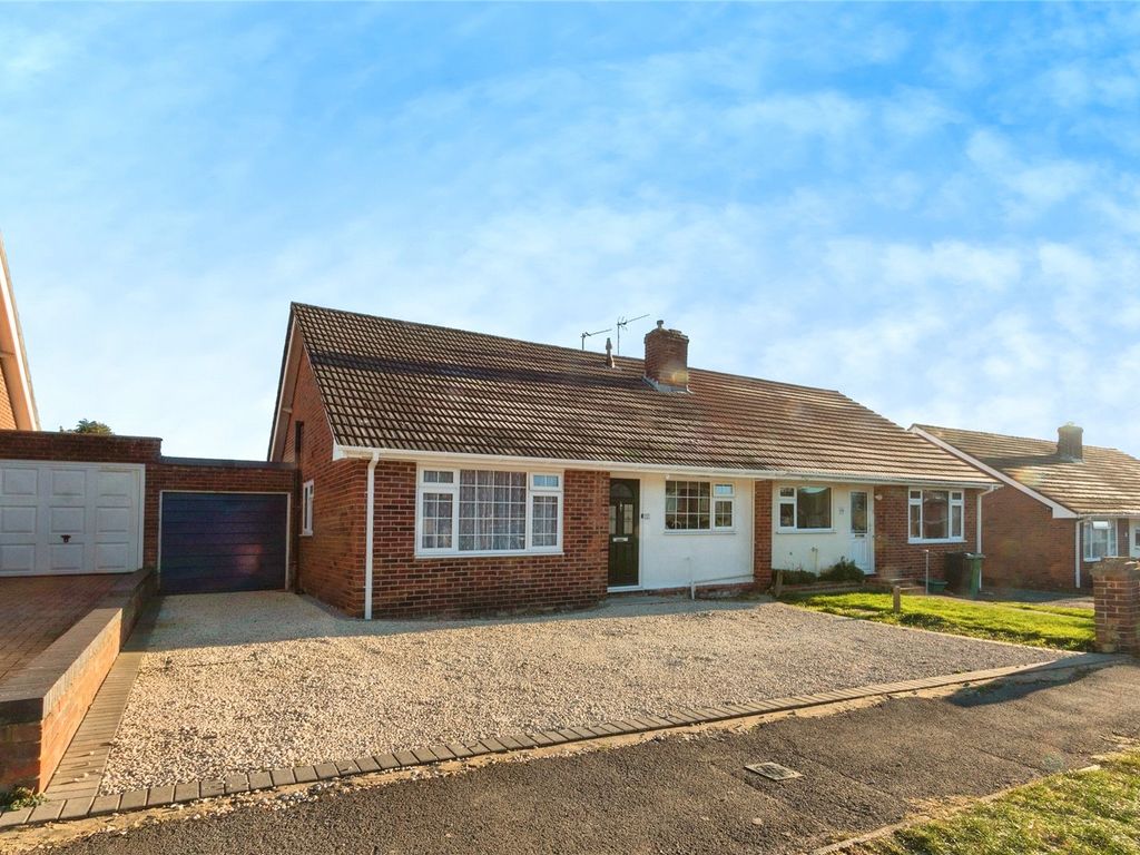 2 bed bungalow for sale in Glendale Road, Tadley, Hampshire RG26, £385,000