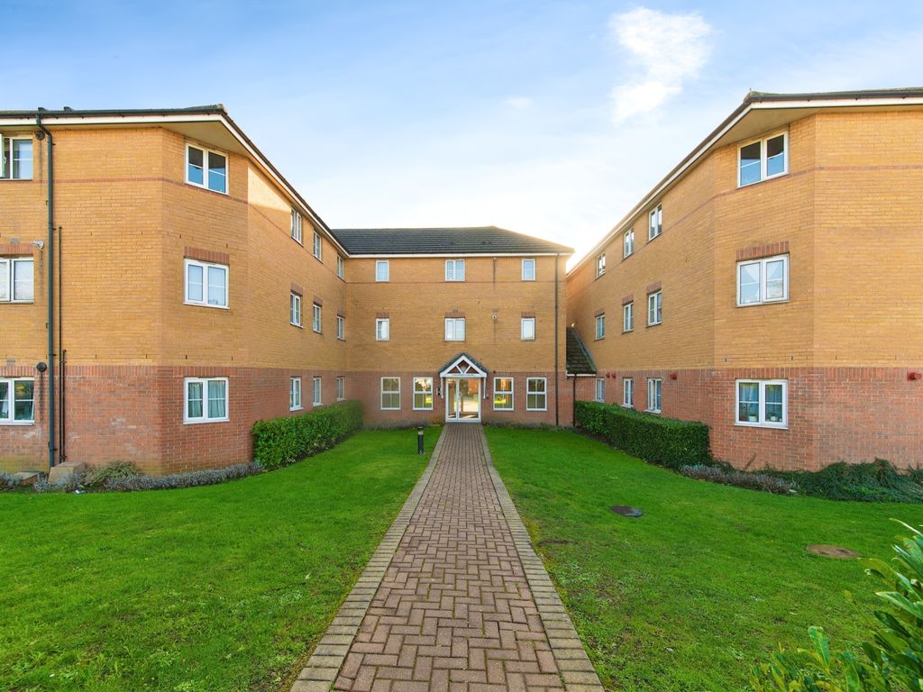 2 bed flat for sale in Field Mead, Colindale NW9, £355,000