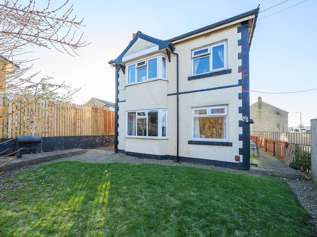 3 bed detached house for sale in Spacey Houses, Pannal HG3, £425,000