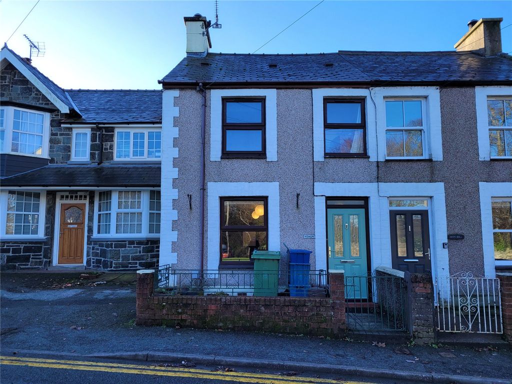 3 bed terraced house for sale in Caeathro, Caernarfon, Gwynedd LL55, £140,000