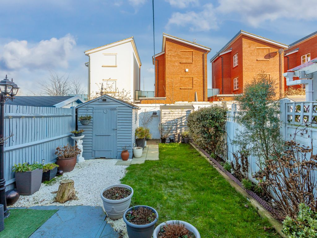 3 bed end terrace house for sale in Seaton Road, Mitcham CR4, £425,000