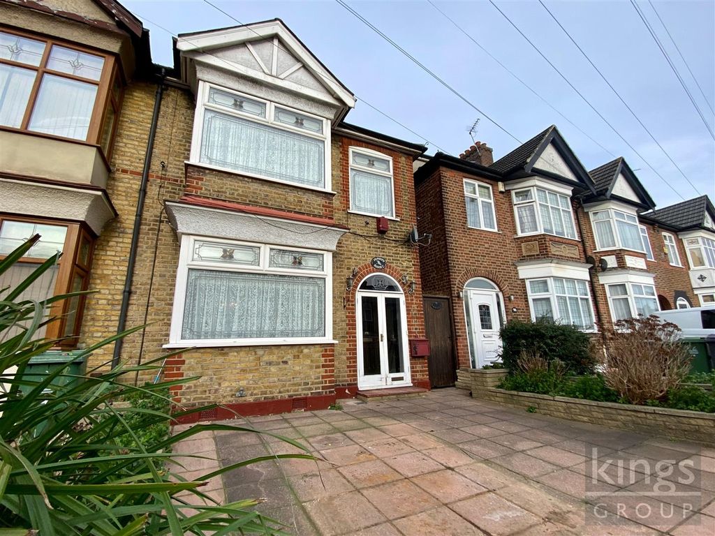 3 bed end terrace house for sale in Burnham Road, London E4, £580,000