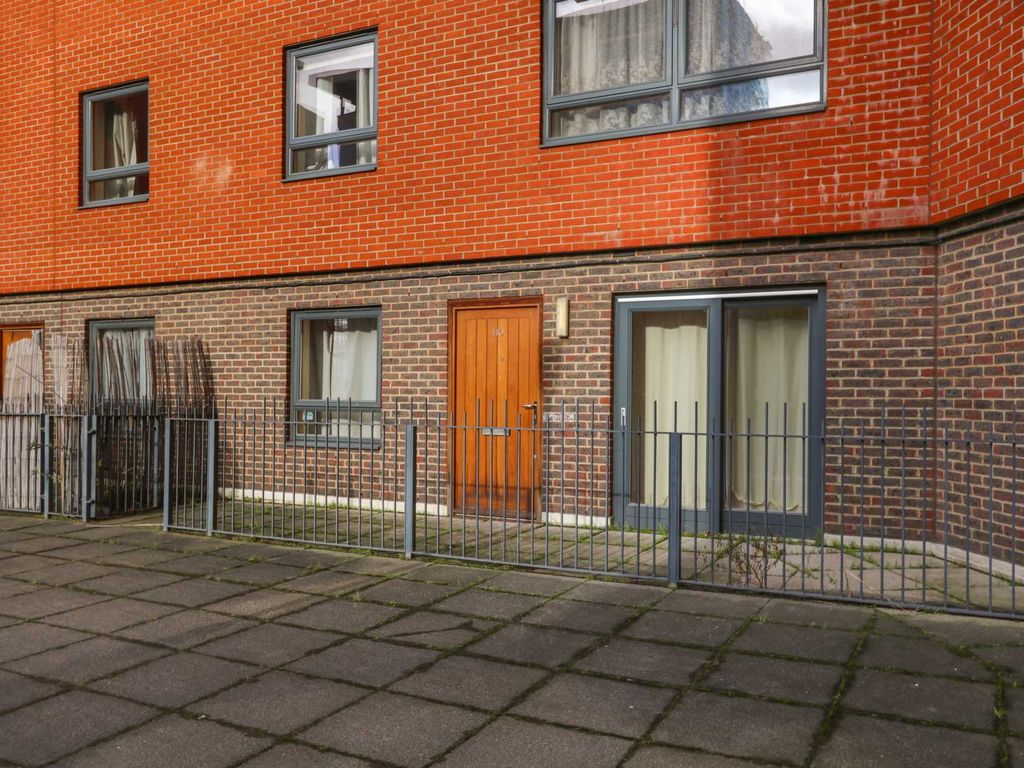 1 bed flat for sale in Cam Road, Stratford E15, £290,000