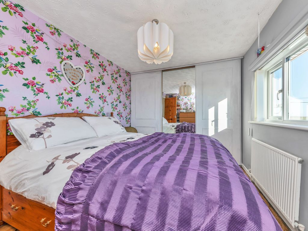 3 bed semi-detached house for sale in Croydon Road, Arrington SG8, £450,000