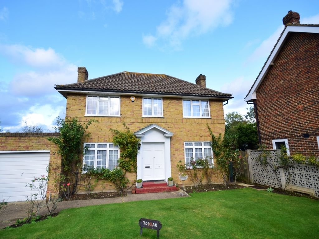 3 bed detached house to rent in Round Grove, Croydon CR0, £2,000 pcm