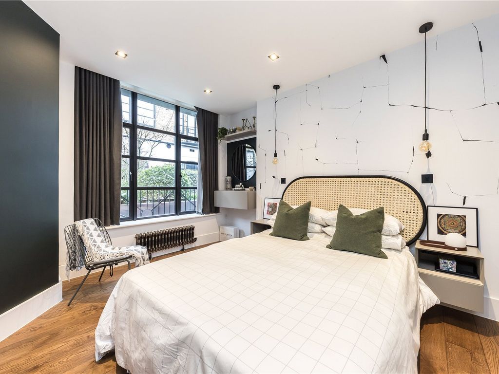 1 bed flat for sale in Old Town, London SW4, £600,000