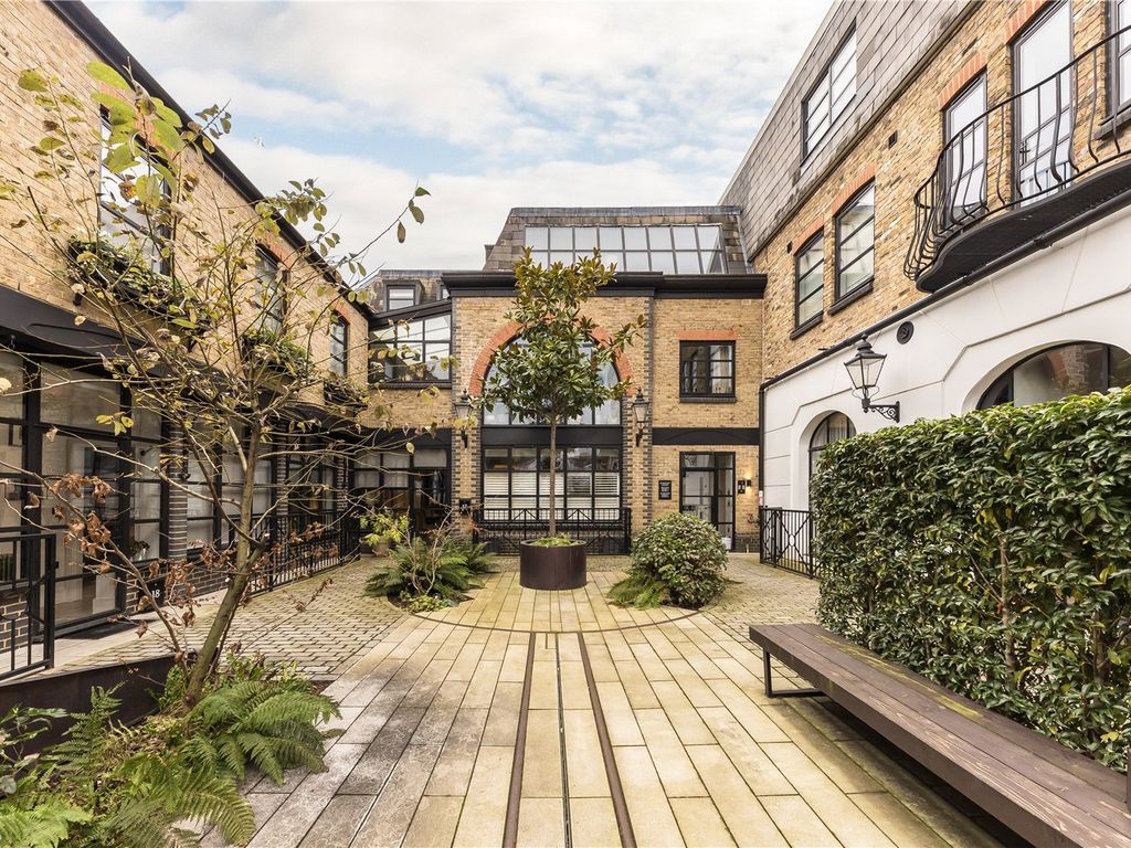 1 bed flat for sale in Old Town, London SW4, £600,000