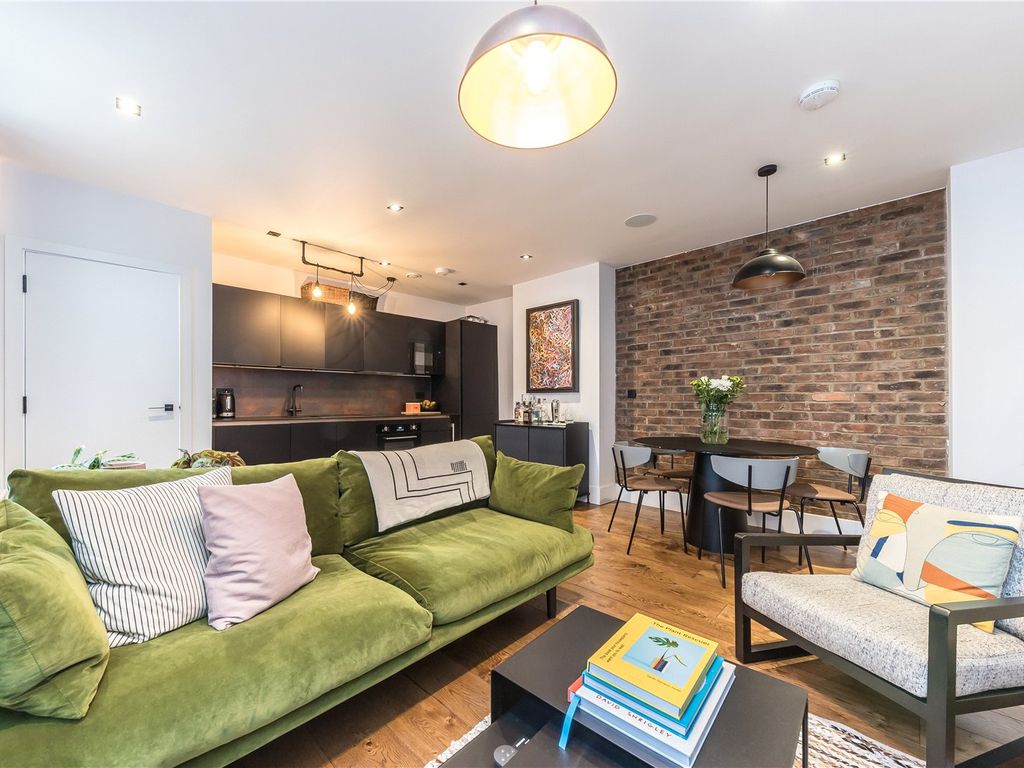 1 bed flat for sale in Old Town, London SW4, £600,000